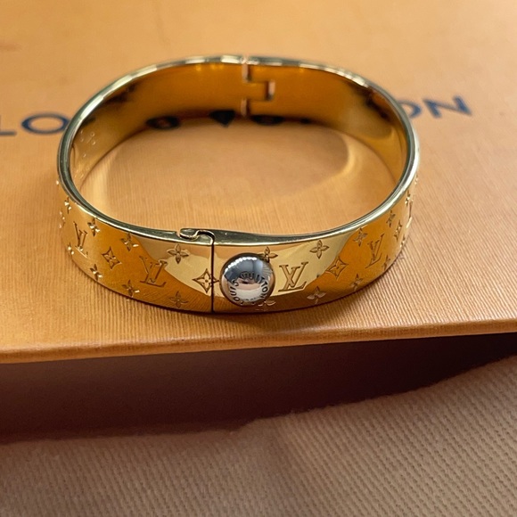 Perfectly new warn 3 times comes with box & dust bag! - Picture 3 of 3